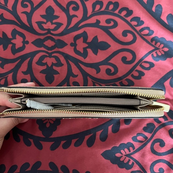 MICHAEL KORS Saffiano Leather Jet Set Travel Bisque Quarter Zip Wallet NWT - Picture 5 of 9